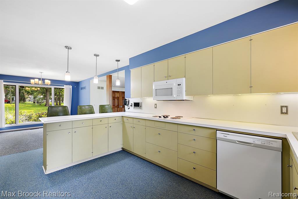 4550 Dow Ridge Road West Bloomfield, MI 48324 - Photo 15 of 46