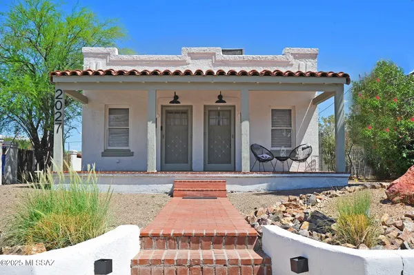 $2,600 | 2027 East Hawthorne Street, Tucson, AZ 85719