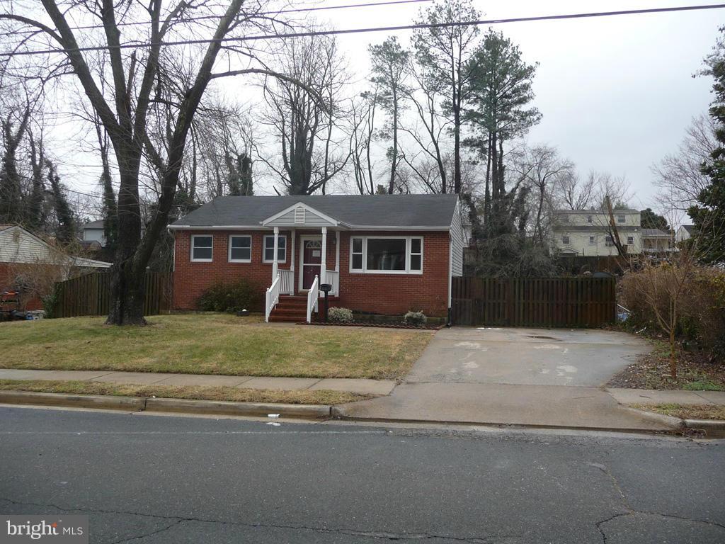 1823 Halifax Road Woodbridge, VA 22191 - Photo 2 of 22 Exterior (Front)
