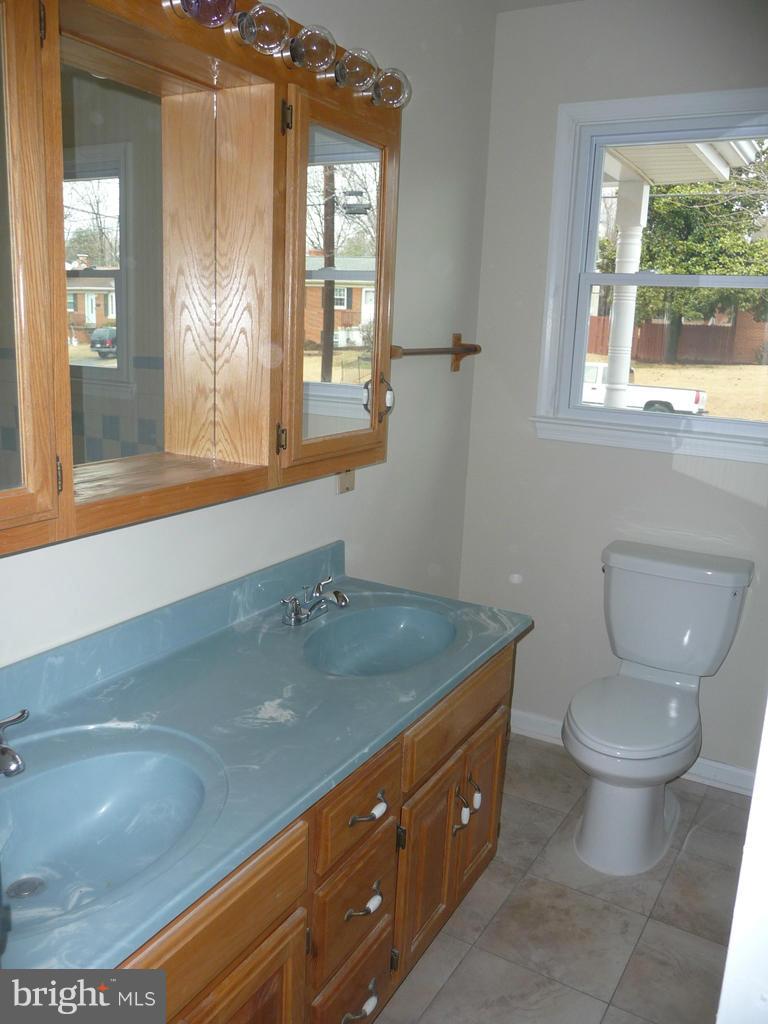 1823 Halifax Road Woodbridge, VA 22191 - Photo 12 of 22 Bath (Master)