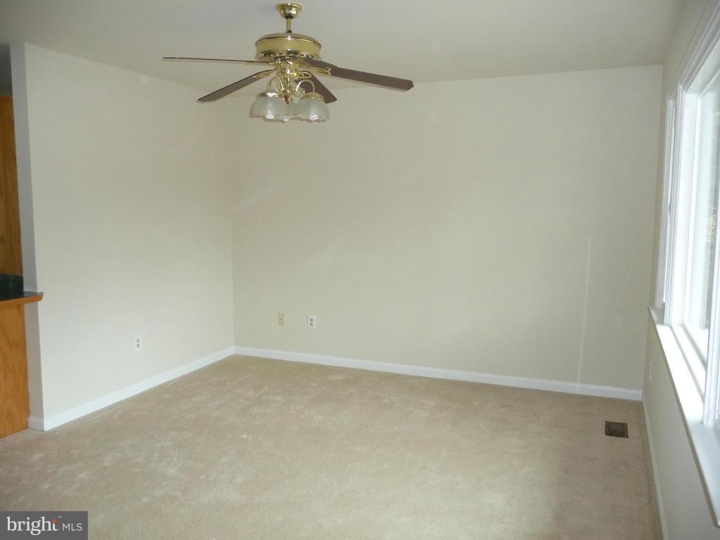 1823 Halifax Road Woodbridge, VA 22191 - Photo 5 of 22 Living Room
