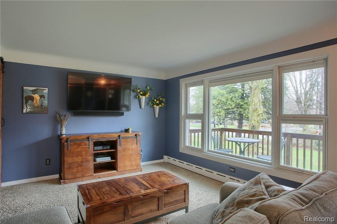 5-Living Room.jpg