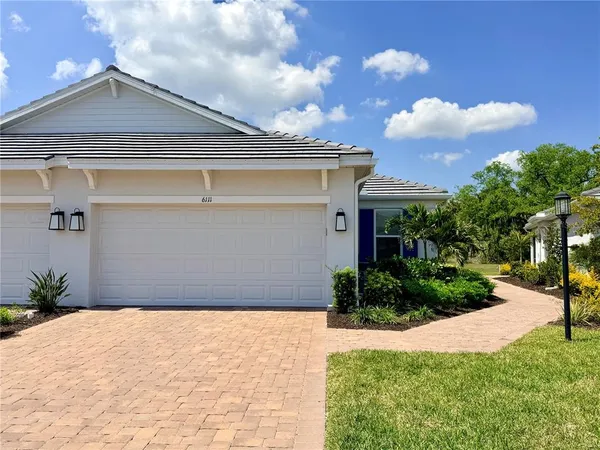 $2,700 | 6111 Mesa Glen, Bradenton, FL 34203