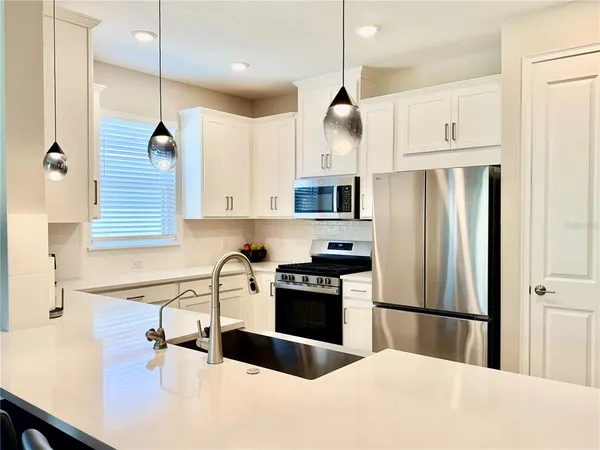 $2,700 | 6111 Mesa Glen, Bradenton, FL 34203