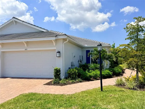 $2,700 | 6111 Mesa Glen, Bradenton, FL 34203