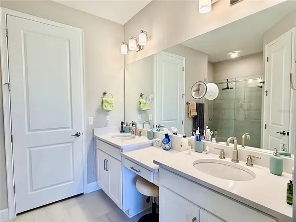 $2,700 | 6111 Mesa Glen, Bradenton, FL 34203