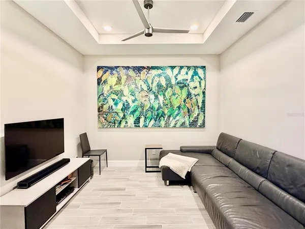 $2,700 | 6111 Mesa Glen, Bradenton, FL 34203