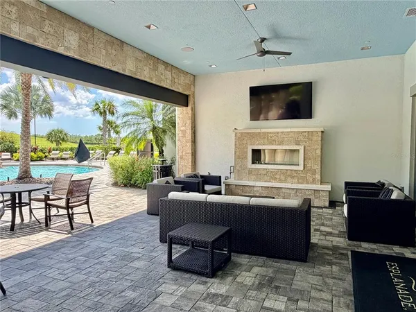 $2,700 | 6111 Mesa Glen, Bradenton, FL 34203