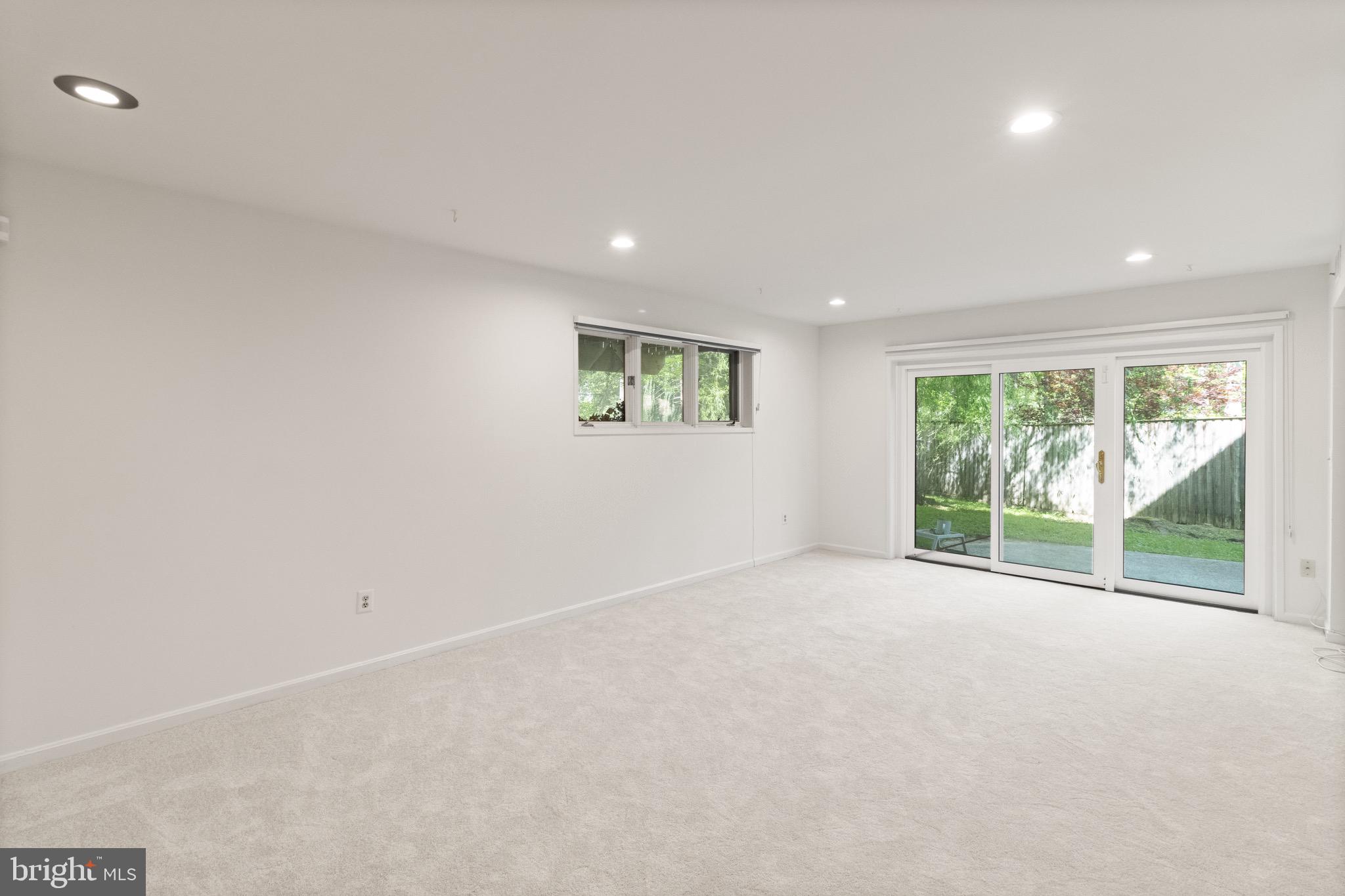 9220 Beech Hill Drive Bethesda, MD 20817 - Photo 36 of 50 an empty room with windows