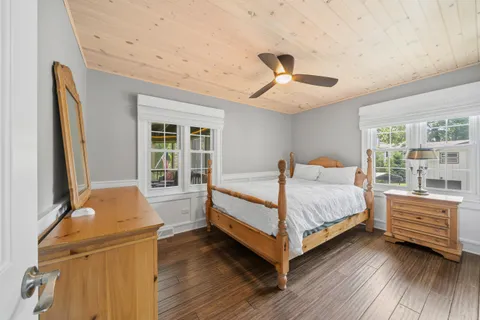 $949,000 | 837 Van Slyke Drive, Fontana, WI 53125