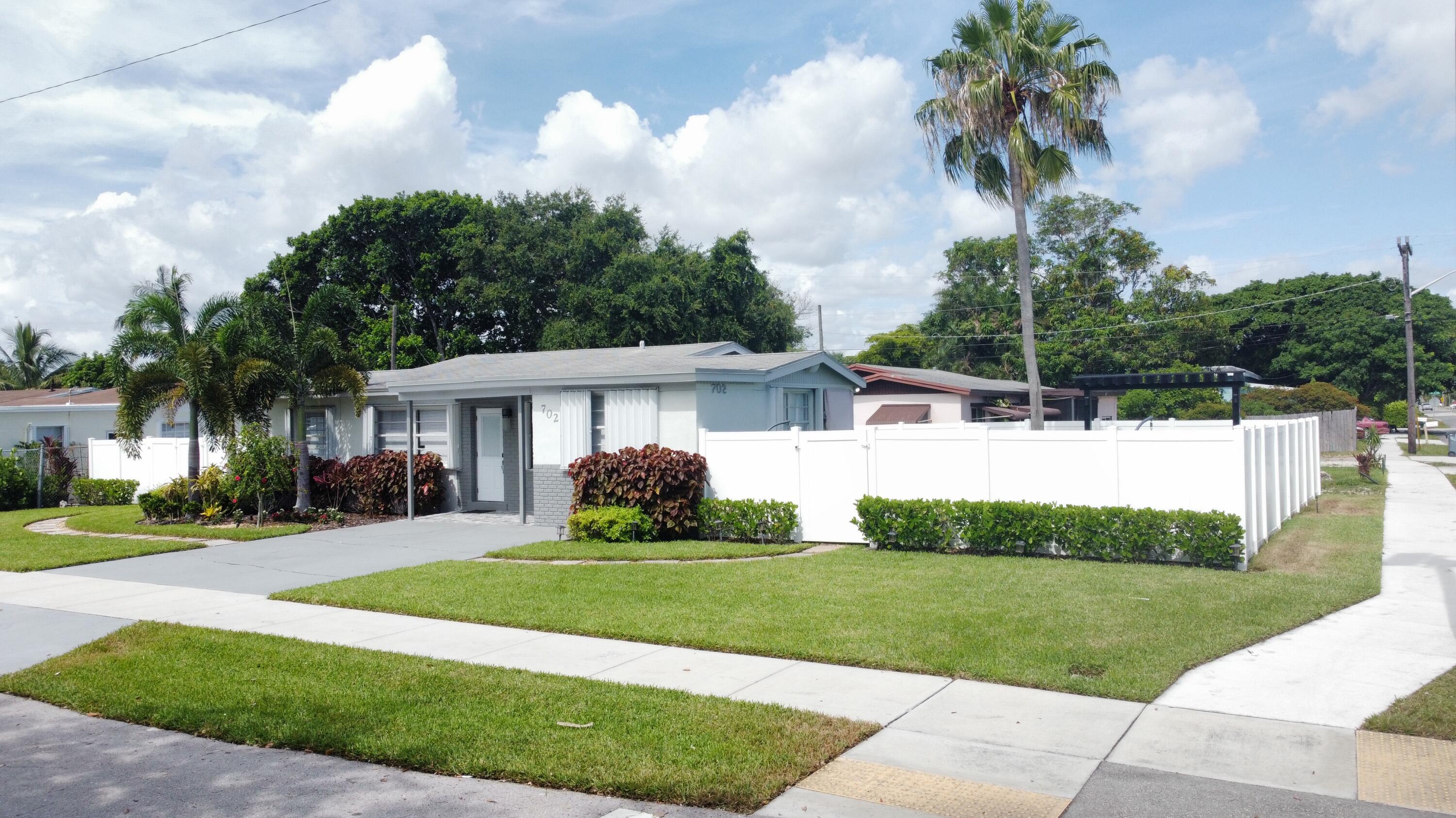 702 Southwest 1st Street Delray Beach, FL 33444 - Photo 3 of 32 Front2