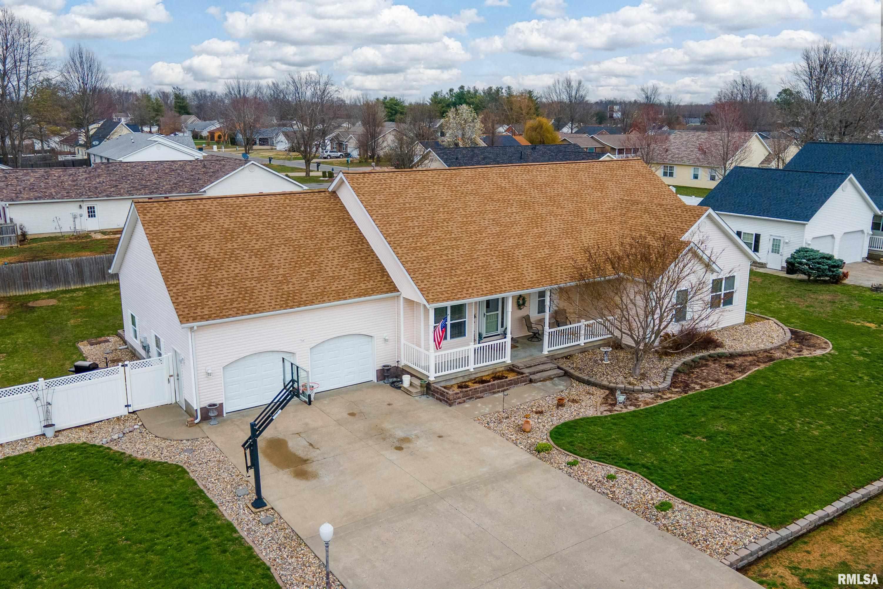 315 Evergreen Trail Herrin, IL 62948 - Photo 2 of 58