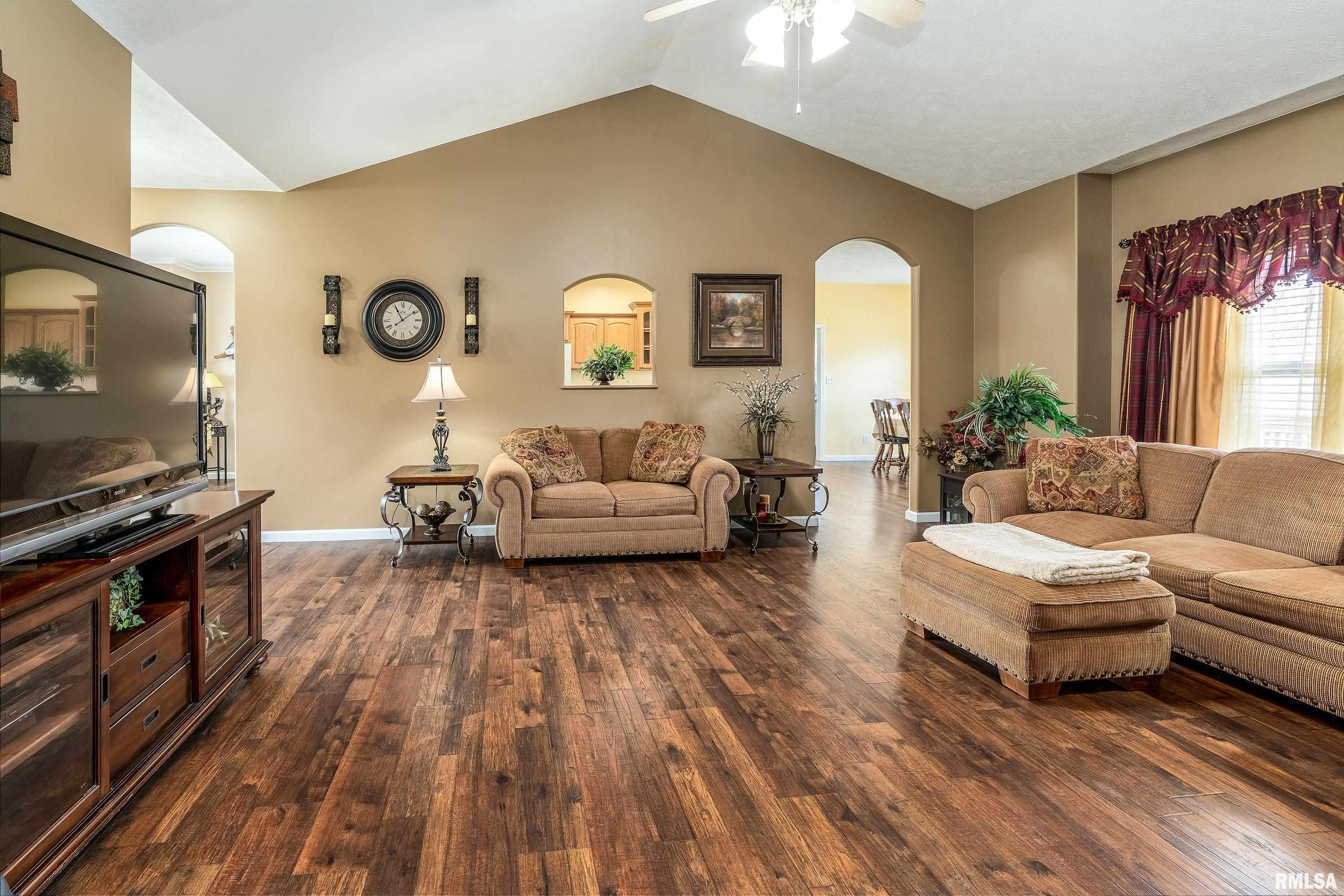 315 Evergreen Trail Herrin, IL 62948 - Photo 4 of 58