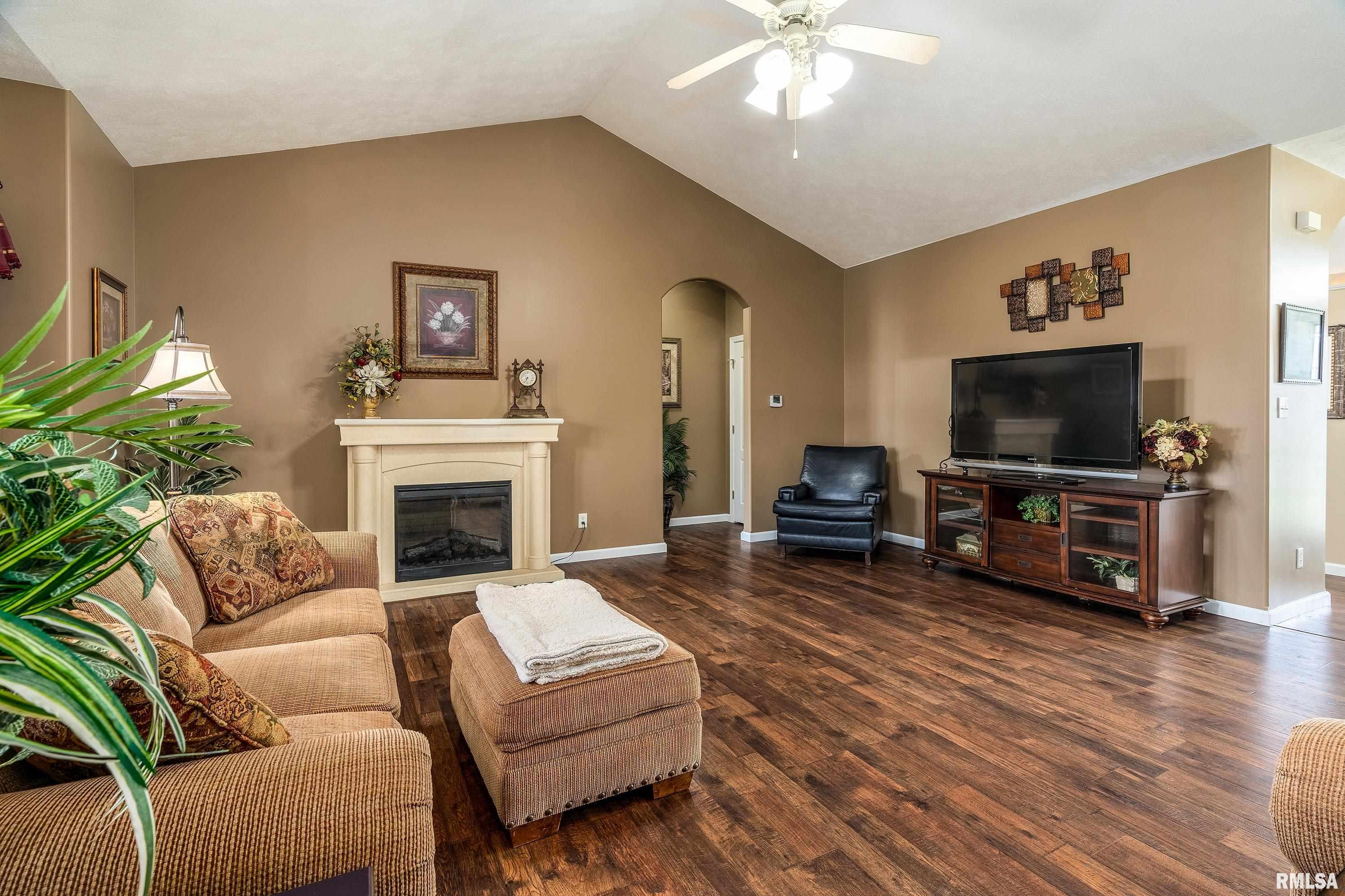 315 Evergreen Trail Herrin, IL 62948 - Photo 5 of 58