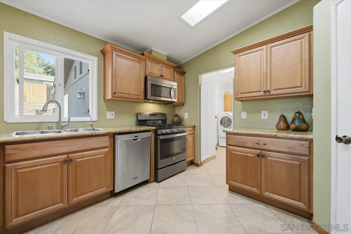15935 Spring Oaks Road, Unit 57 El Cajon, CA 92021 - Photo 12 of 35