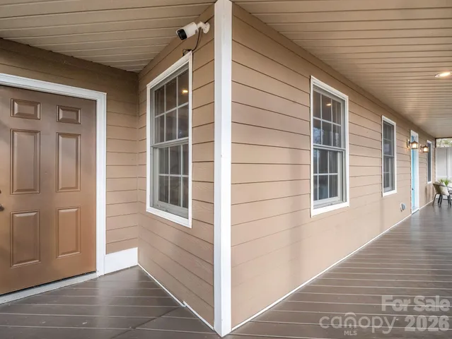 a view of an entryway of the house