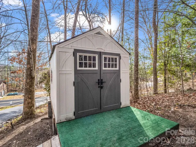 a front view of house with yard