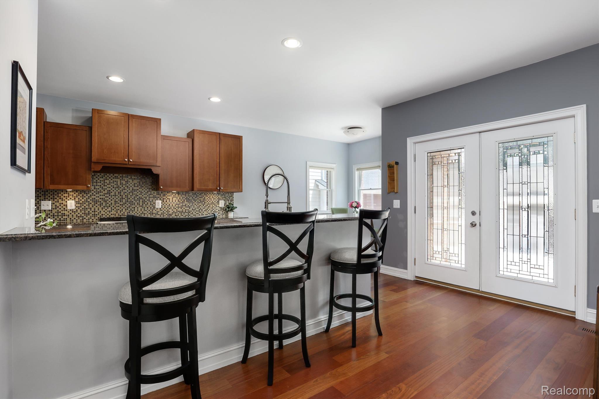 236 Woodside Road Royal Oak, MI 48073 - Photo 14 of 44 Breakfast bar