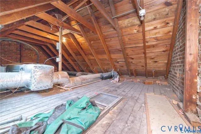 a view of a backyard of the house