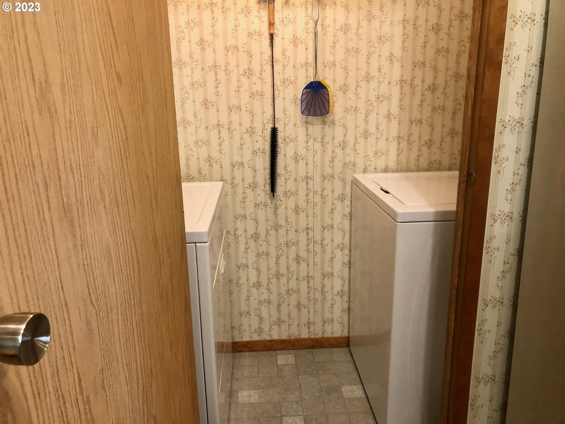 1809 26th Street, Unit 77 La Grande, OR 97850 - Photo 12 of 41 a bathroom with a shower