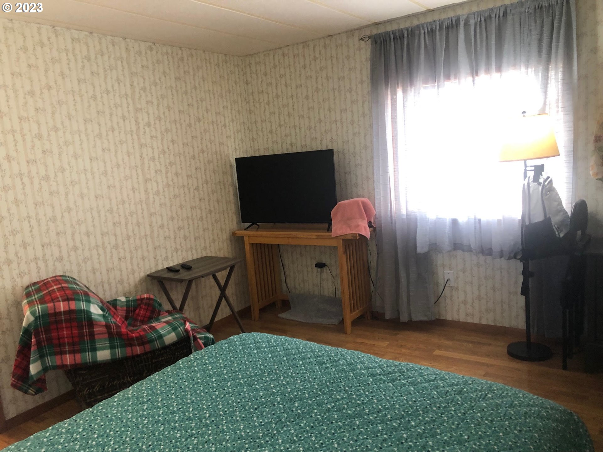 1809 26th Street, Unit 77 La Grande, OR 97850 - Photo 16 of 41 a view of a room with workspace and a window