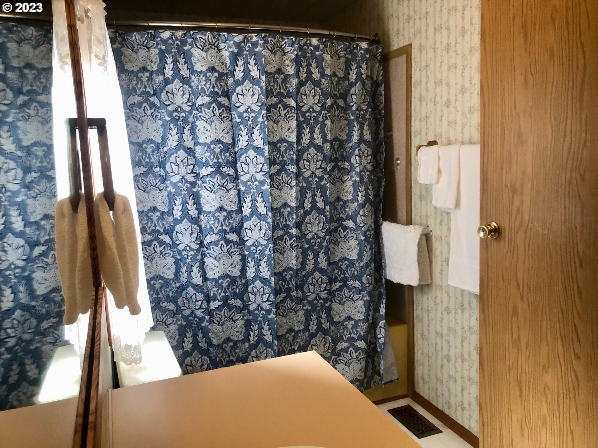 1809 26th Street, Unit 77 La Grande, OR 97850 - Photo 18 of 41 a bathroom with a shower curtain