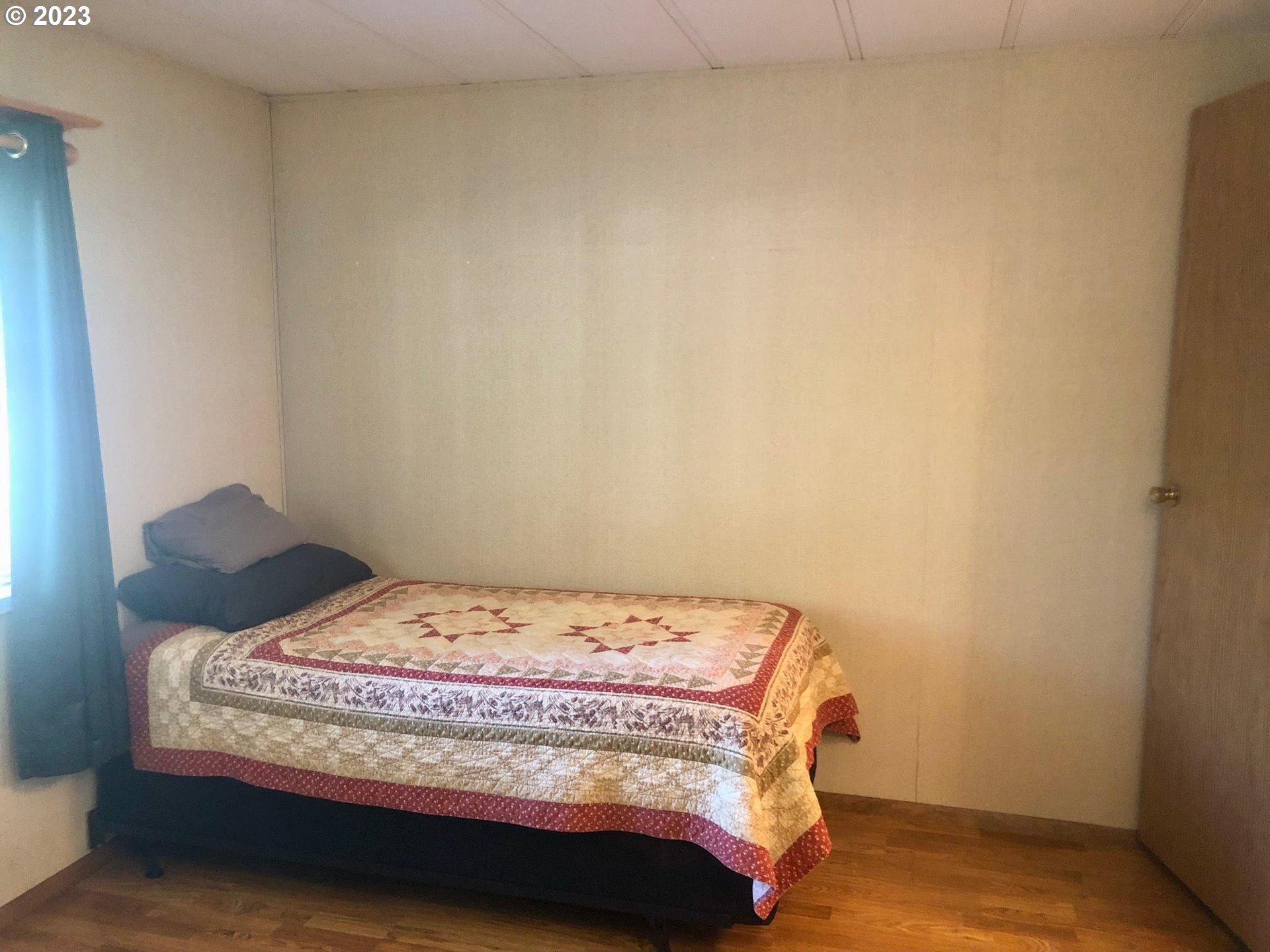 1809 26th Street, Unit 77 La Grande, OR 97850 - Photo 21 of 41 a bedroom with a bed and a window
