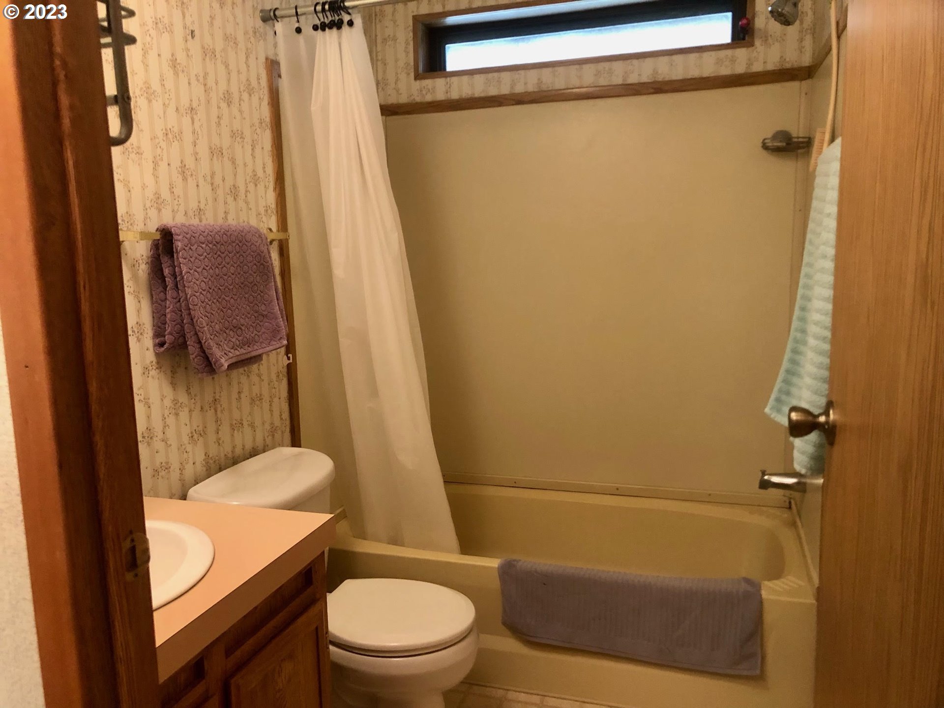 1809 26th Street, Unit 77 La Grande, OR 97850 - Photo 22 of 41 a bathroom with a toilet and shower