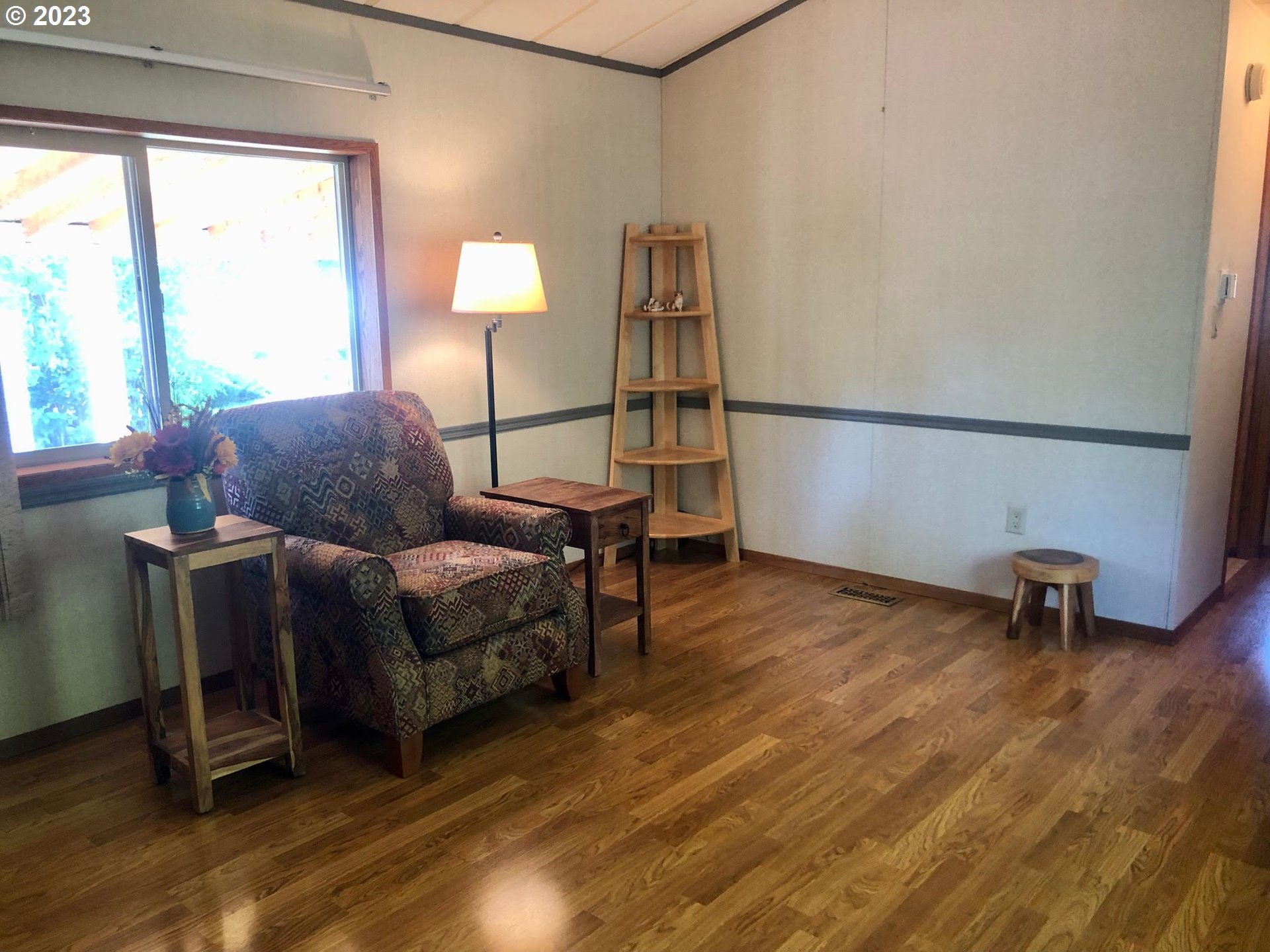 1809 26th Street, Unit 77 La Grande, OR 97850 - Photo 3 of 41 a living room with furniture and a window