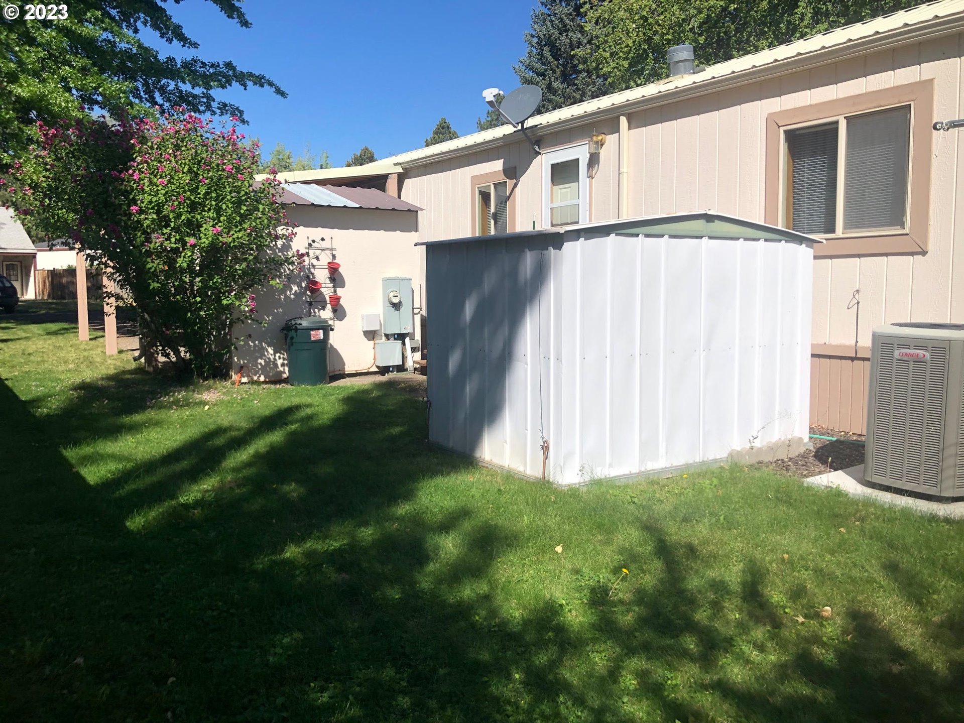 1809 26th Street, Unit 77 La Grande, OR 97850 - Photo 37 of 41 a view of a back yard of the house
