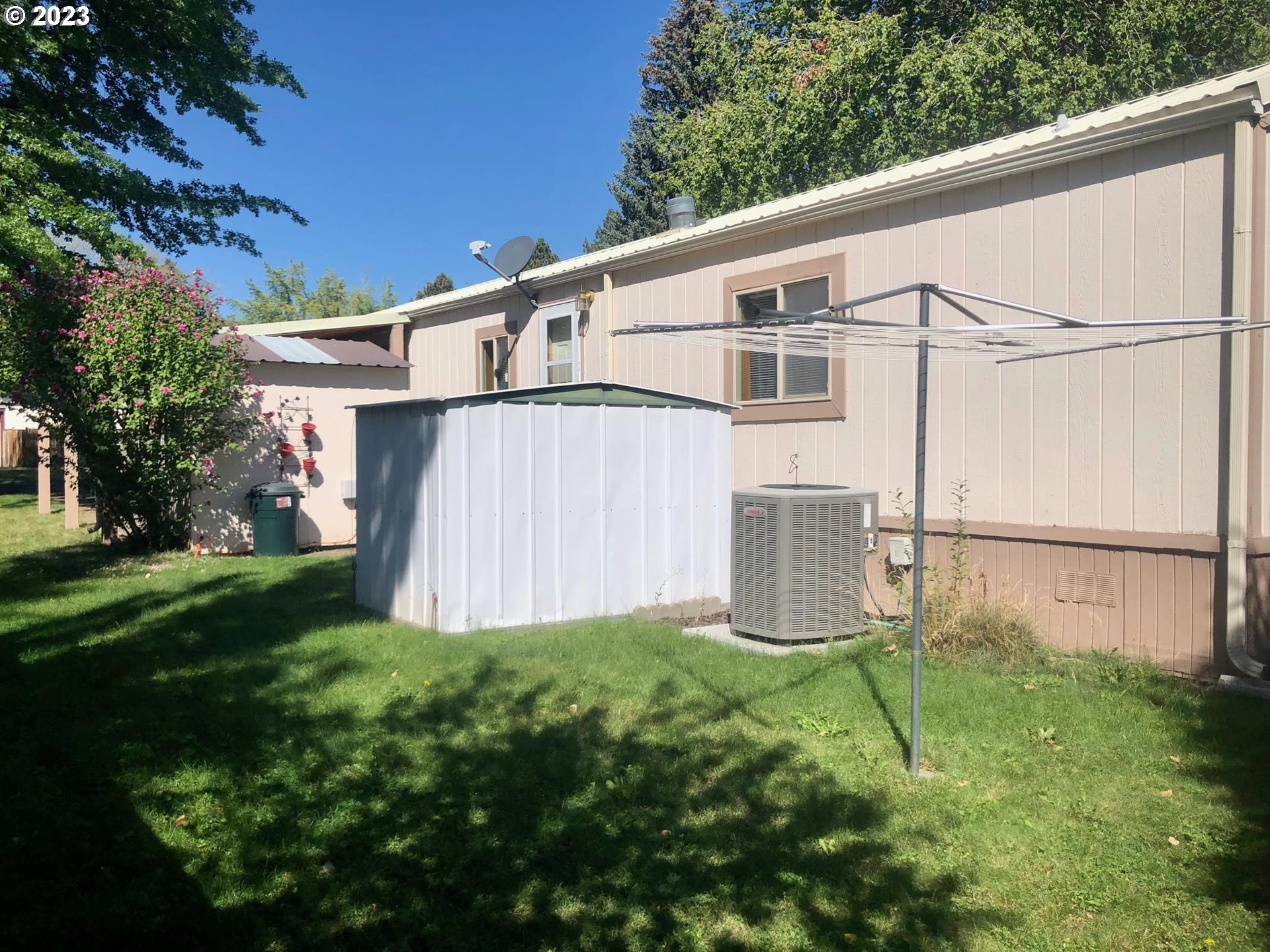 1809 26th Street, Unit 77 La Grande, OR 97850 - Photo 38 of 41 a view of a back yard of the house
