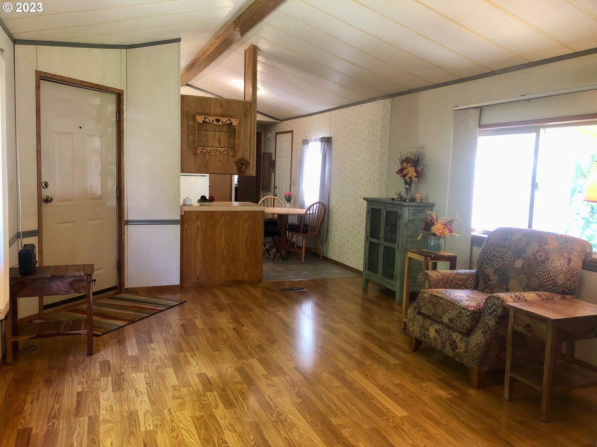 1809 26th Street, Unit 77 La Grande, OR 97850 - Photo 5 of 41 a living room with furniture and a wooden floor