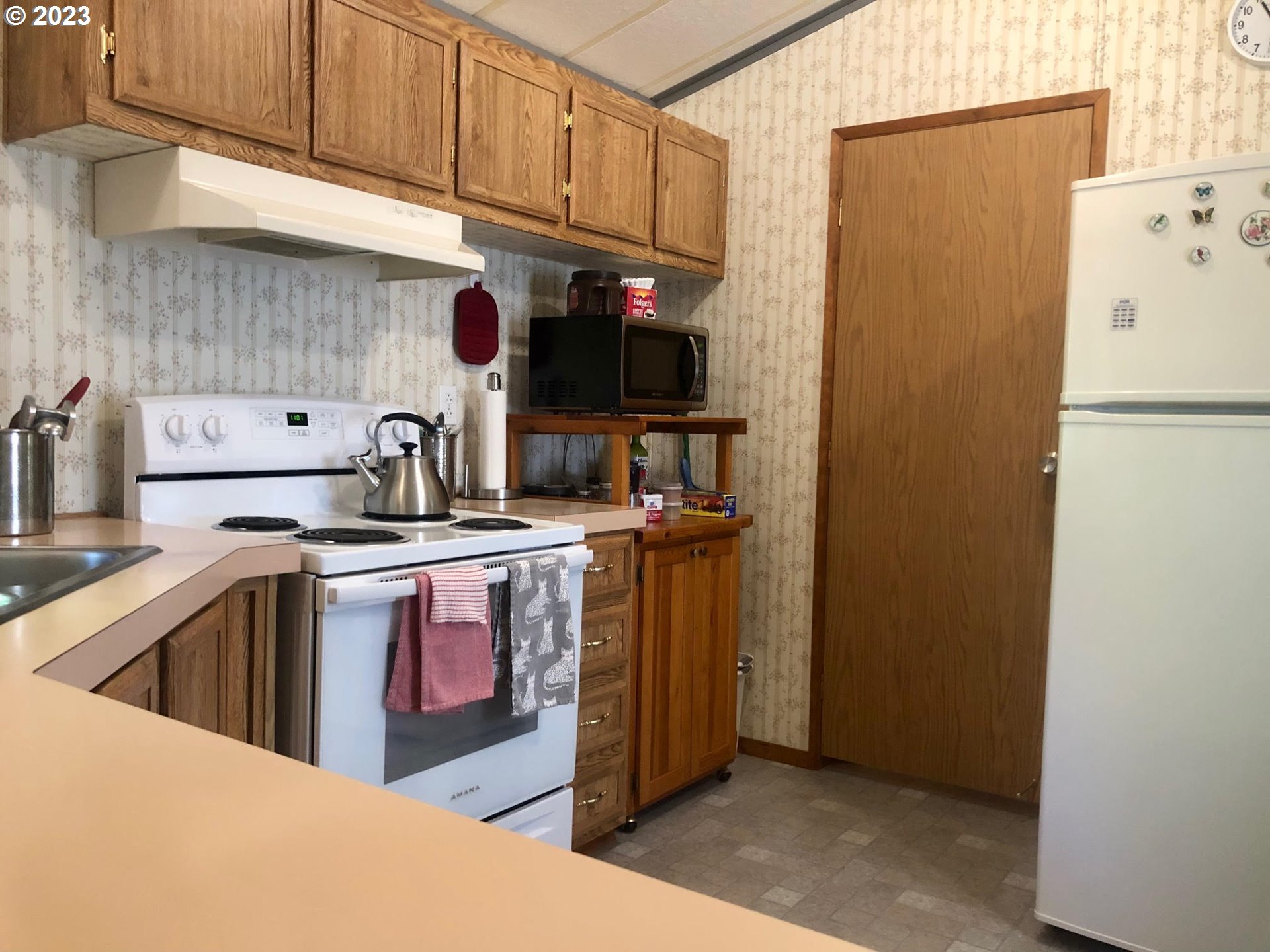 1809 26th Street, Unit 77 La Grande, OR 97850 - Photo 7 of 41 a kitchen with a refrigerator sink and cabinets