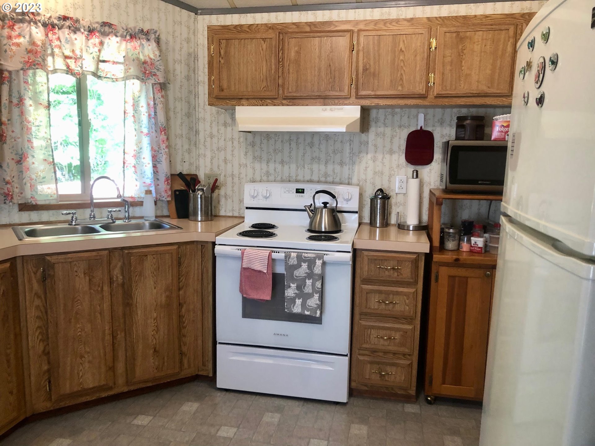 1809 26th Street, Unit 77 La Grande, OR 97850 - Photo 10 of 41 a kitchen with a stove and a sink
