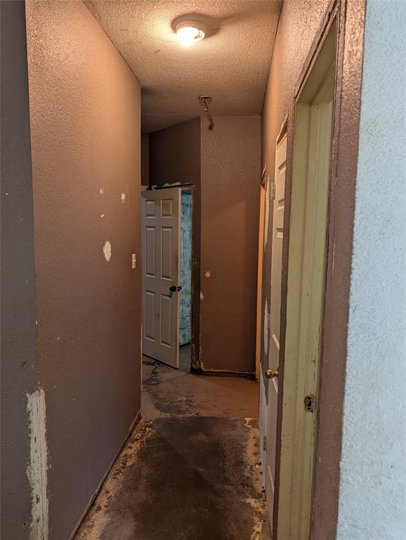 2301 Springmere Drive Arlington, TX 76012 - Photo 16 of 34 a view of hallway