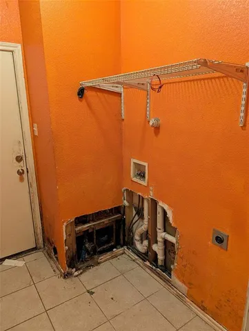 a view of a walk in closet