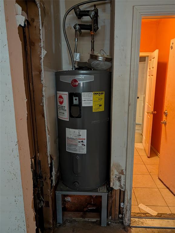 2301 Springmere Drive Arlington, TX 76012 - Photo 29 of 34 a view of washer and dryer