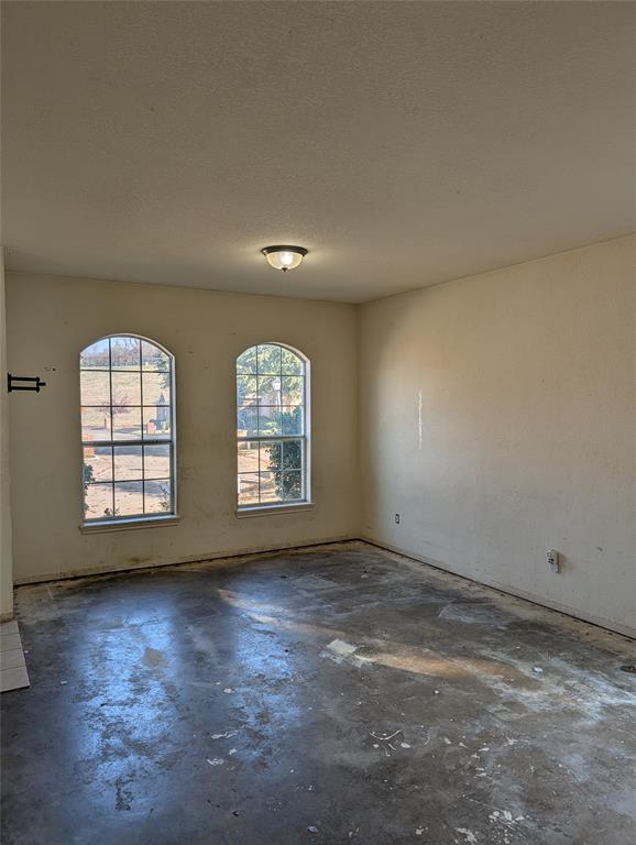 2301 Springmere Drive Arlington, TX 76012 - Photo 5 of 34 an empty room with windows