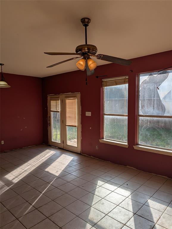 2301 Springmere Drive Arlington, TX 76012 - Photo 9 of 34 a view of empty room with windows