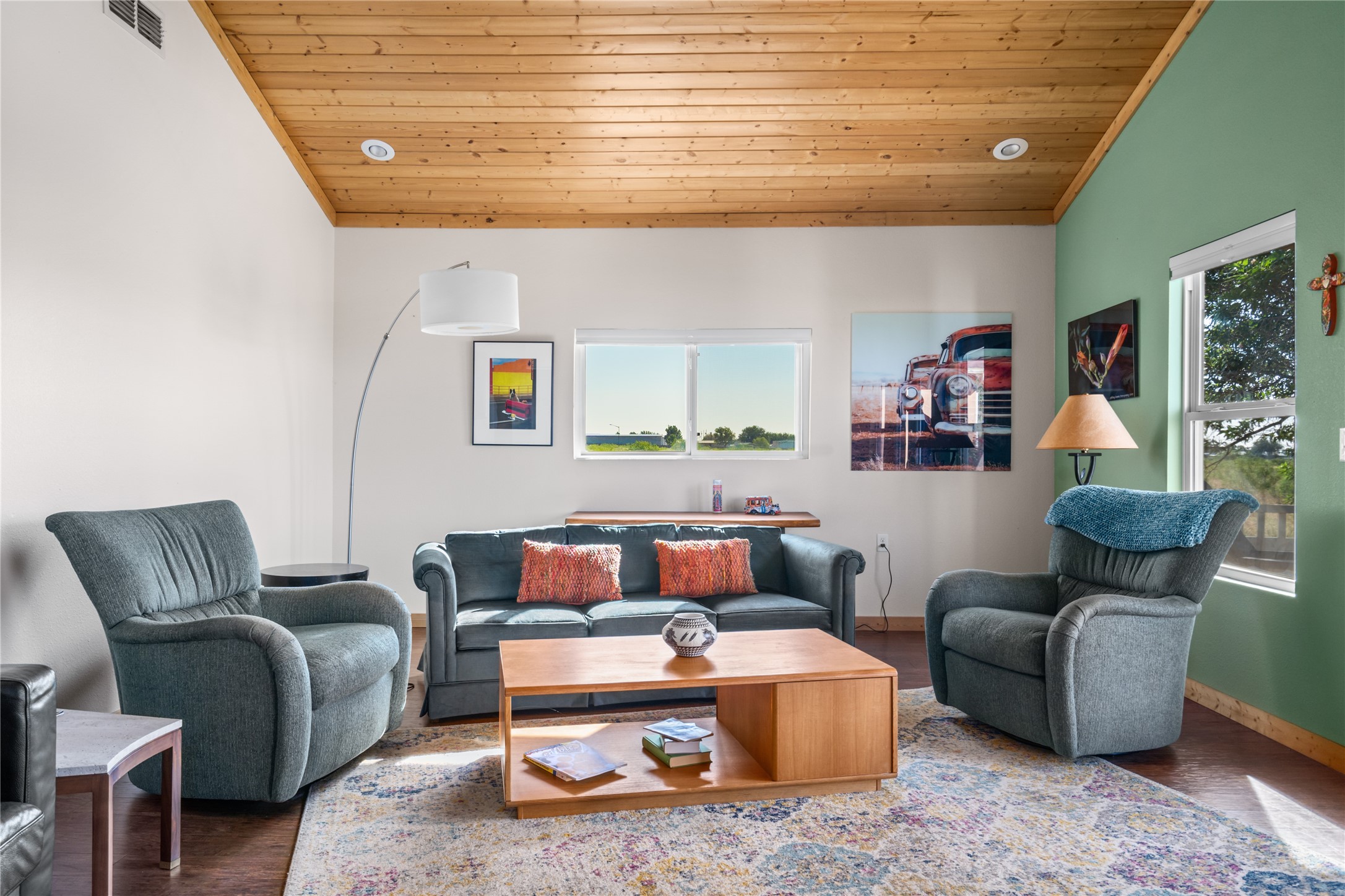 210 Ridgecrest Drive Logan, NM 88426 - Photo 23 of 54 living room