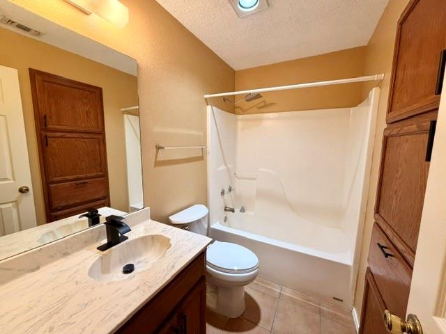 2604 Crix Lane Fort Worth, TX 76140 - Photo 7 of 13 Bathroom