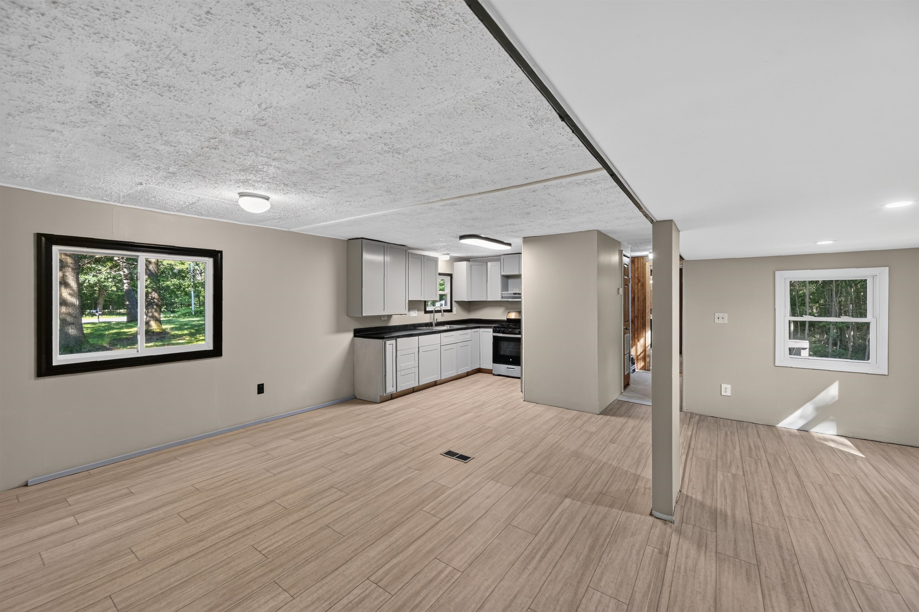 249 East Bradford Road Midland, MI 48640 - Photo 6 of 66