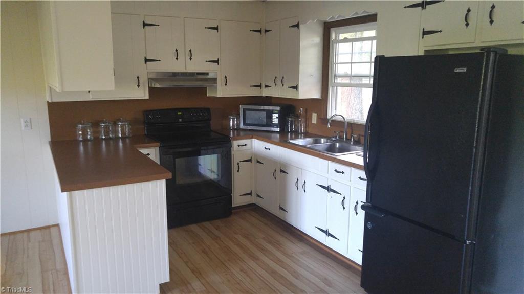 802 McCoy Road Reidsville, NC 27320 - Photo 5 of 9 Kitchen