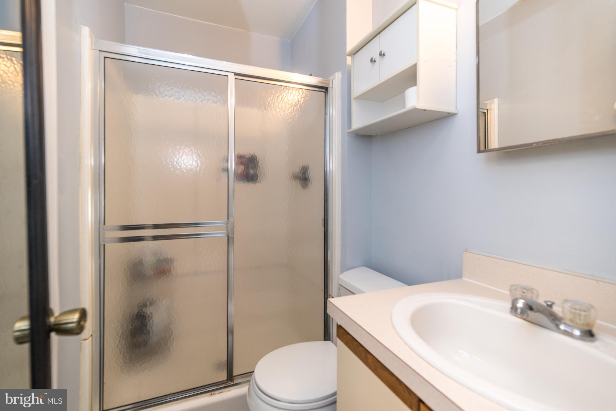 7923 Ridge Avenue, Unit 39 Philadelphia, PA 19128 - Photo 22 of 32 Main Bedroom En-suite Bathroom
