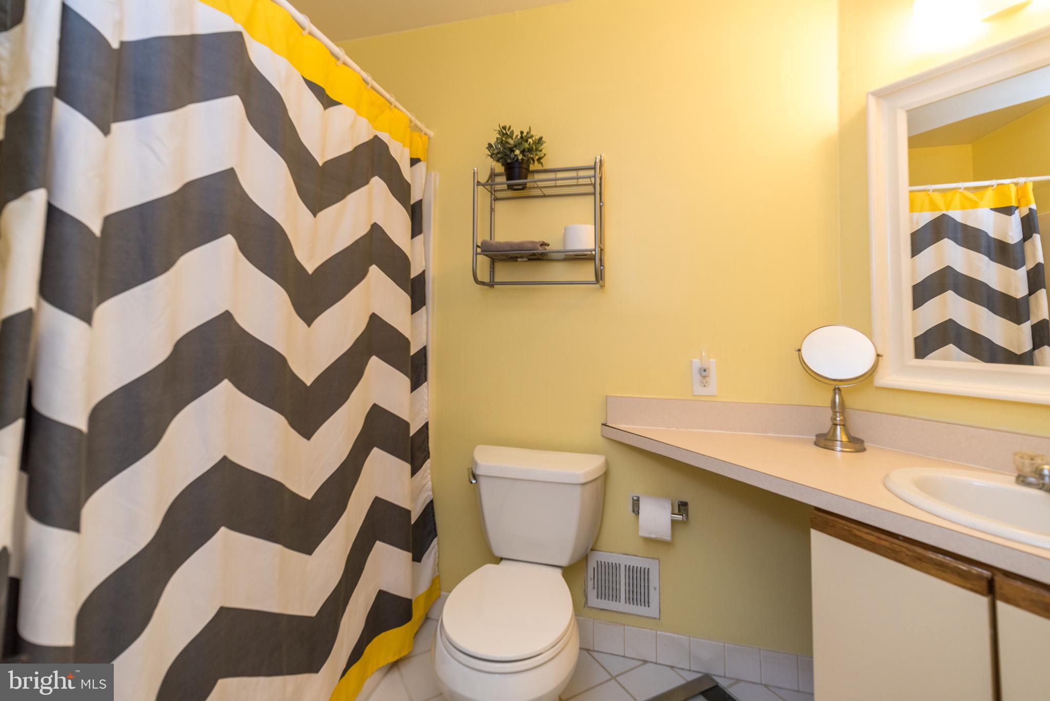 7923 Ridge Avenue, Unit 39 Philadelphia, PA 19128 - Photo 26 of 32 Hall Bath