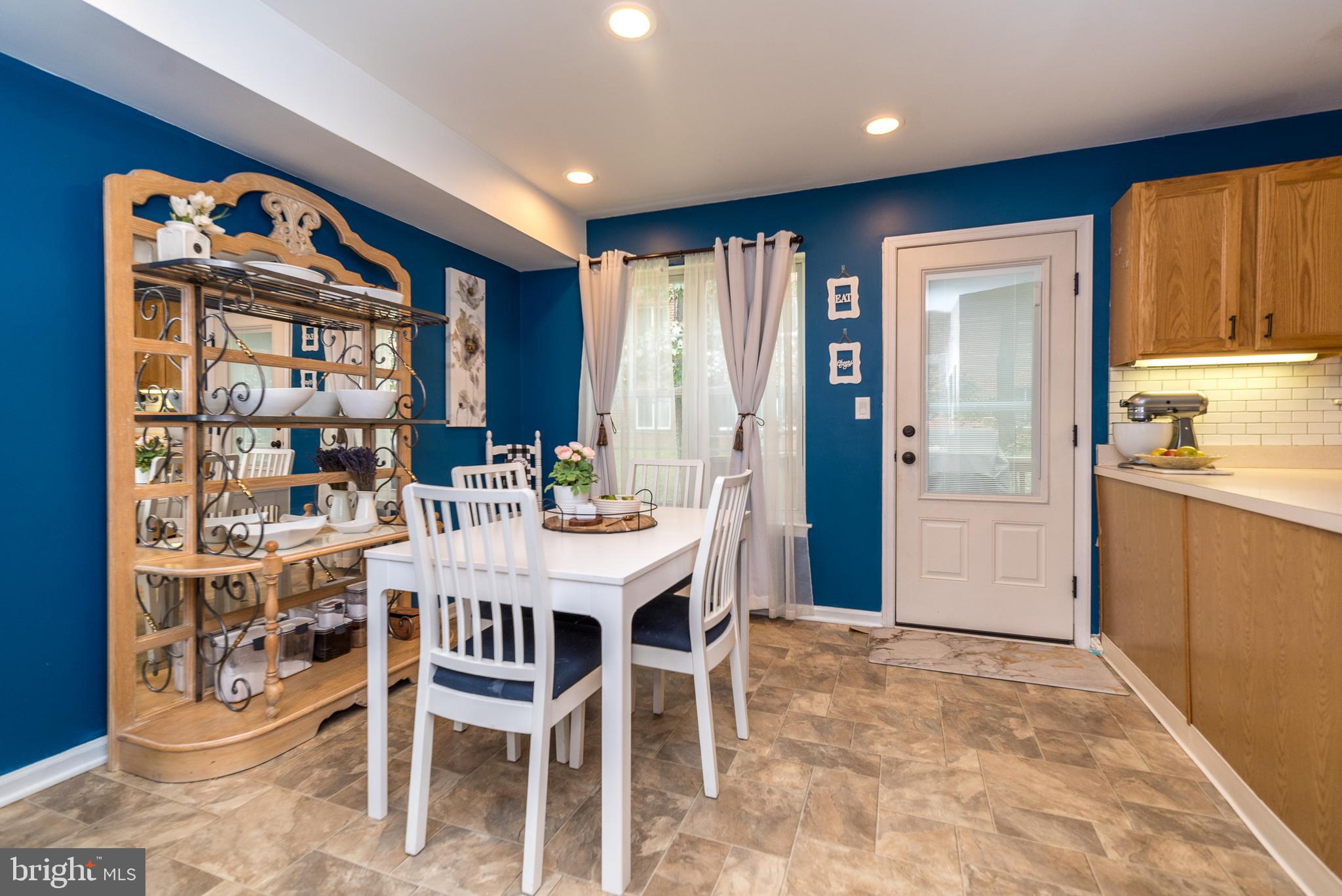 7923 Ridge Avenue, Unit 39 Philadelphia, PA 19128 - Photo 9 of 32 Dining area with deck access