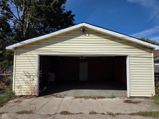 $1,350 | 2927 Winthrop Avenue, Indianapolis, IN 46205