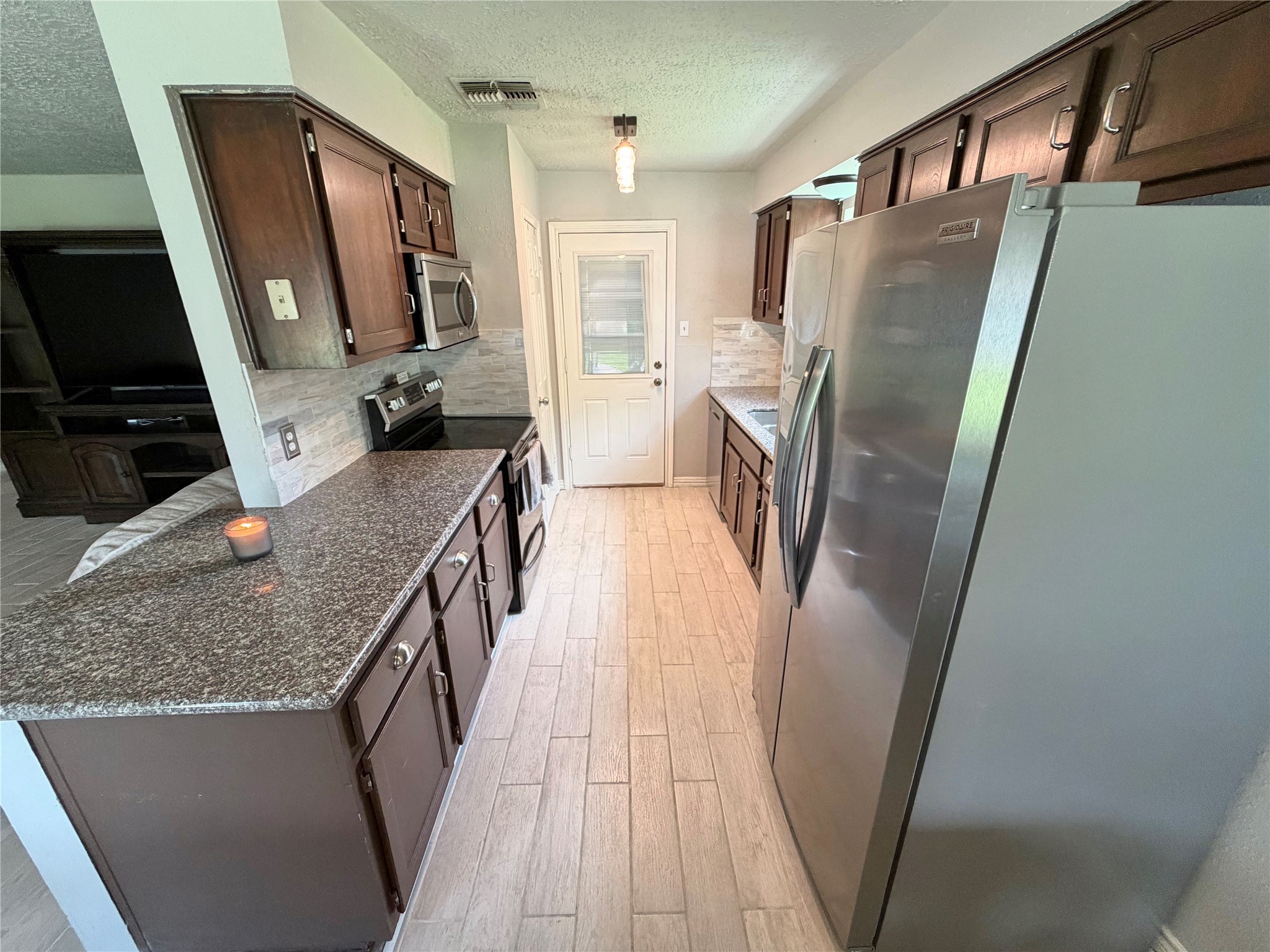 10 Lobo Court Angleton, TX 77515 - Photo 8 of 25
