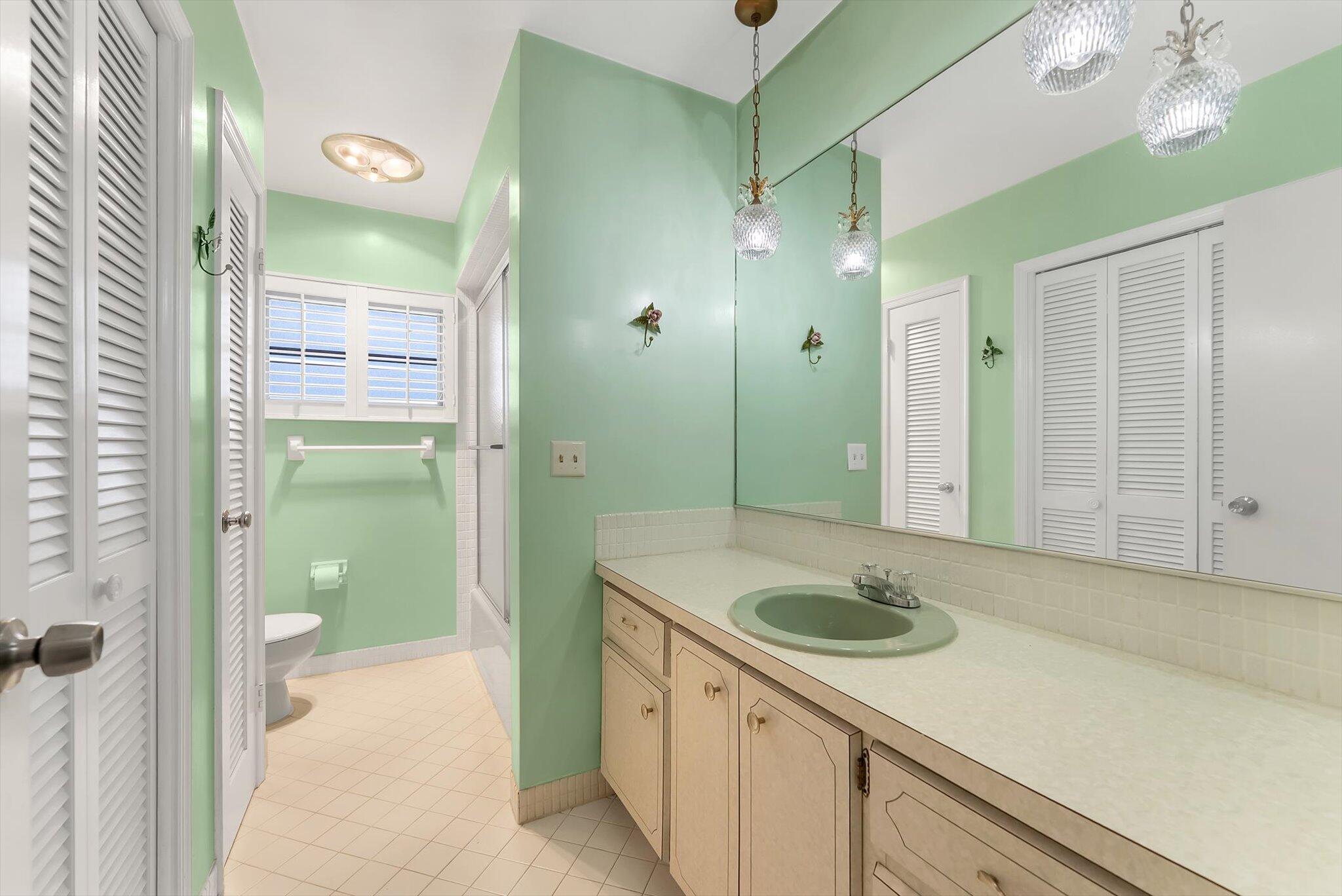 1937 Park Place Boca Raton, FL 33486 - Photo 21 of 28 1937bath2