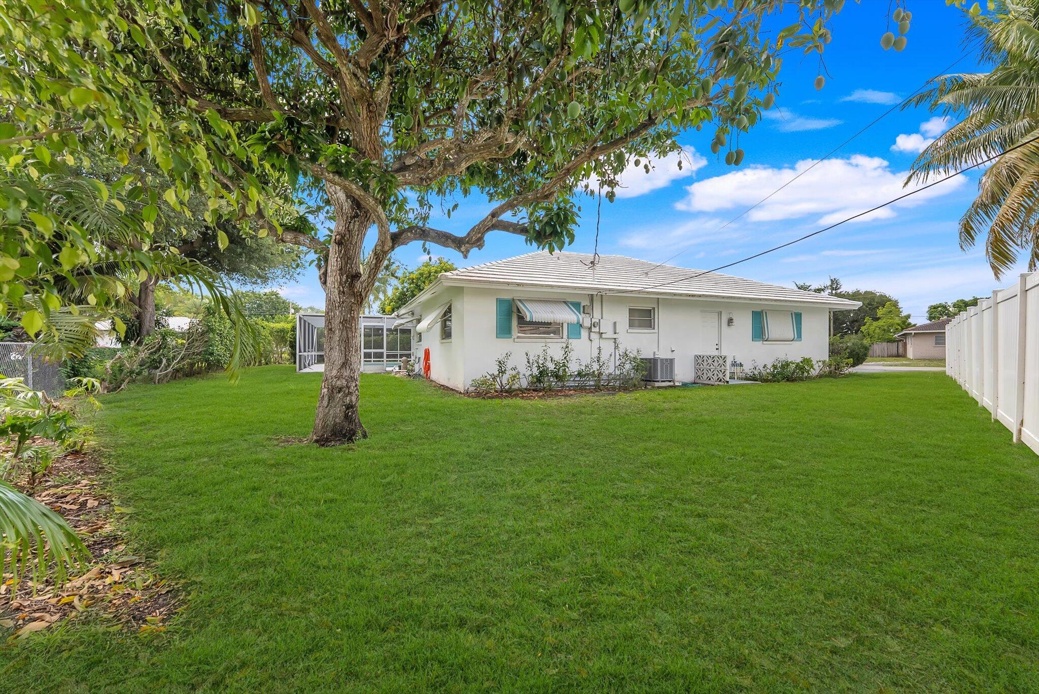 1937 Park Place Boca Raton, FL 33486 - Photo 23 of 28 1937 Back